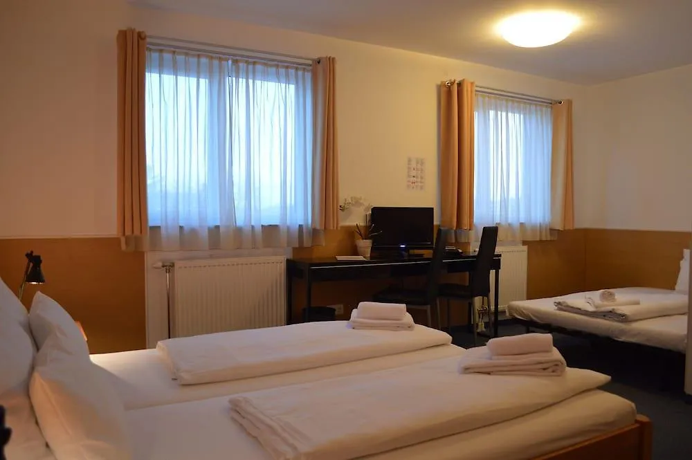 Hotel Donaustadt Kagran - At Metro U1 Wien Østrig