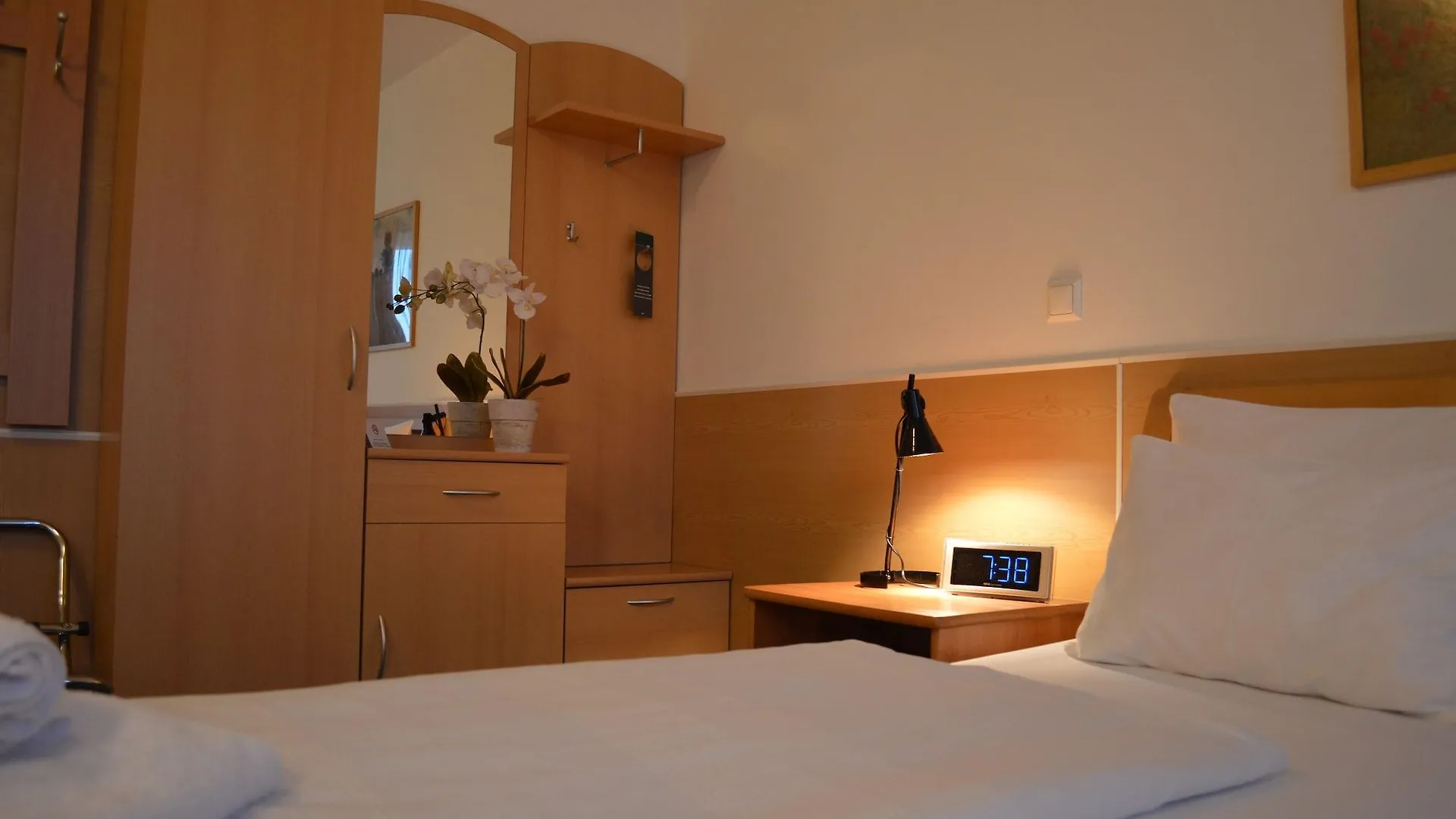 Hotel Donaustadt Kagran - At Metro U1 Vienne 3*,