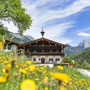 Chata Berg'k'hof Kaisertal - Alpine Hideaway