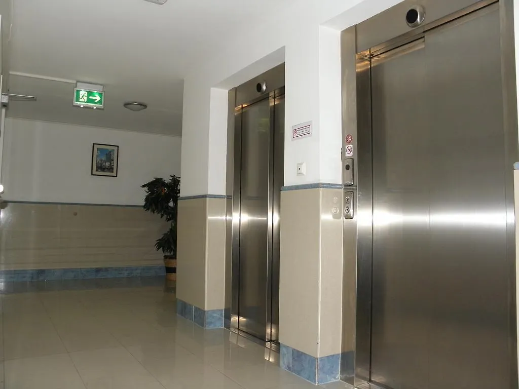 ***  Hotel Donaustadt Kagran - At Metro U1 Viena Austria