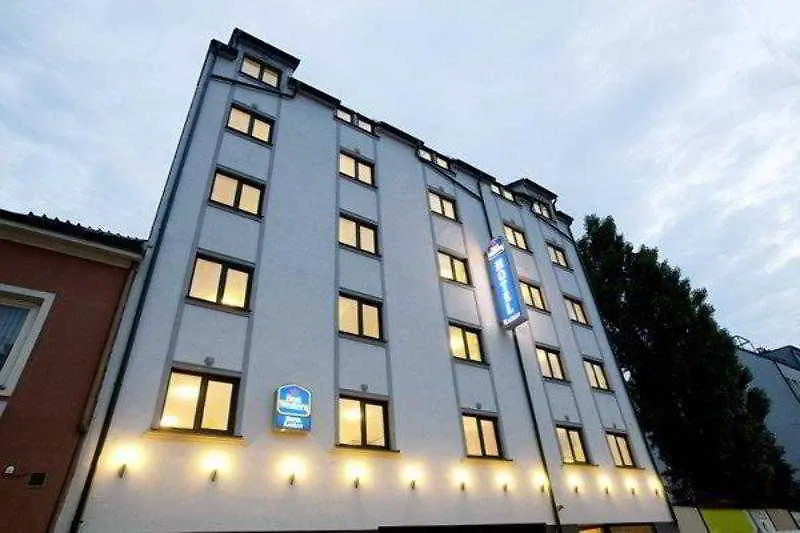 Hotel Donaustadt Kagran - At Metro U1 Viena